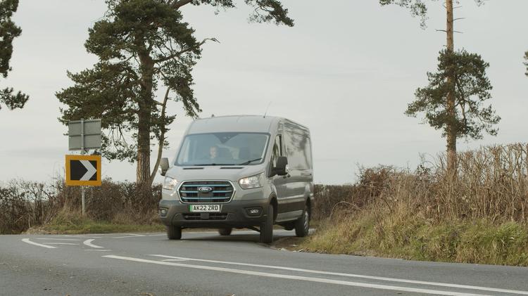 FORD TRANSIT 460 L4 MINIBUS DIESEL RWD 2.0 EcoBlue 165ps H3 18 Seater Leader [Nav]